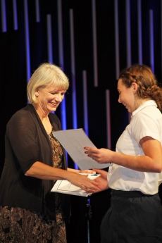 Mrs. Knechtel presenting award